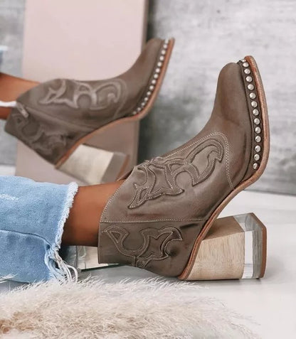 Chaussure féminine séduisante